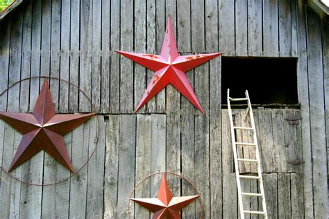 Viral theory behind why people hang up barnstars on their homes 